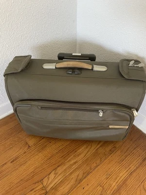 Bolsa de ropa con ruedas Briggs & Riley Carry On Baseline excelente estado sin manchas Foto 1 de 4