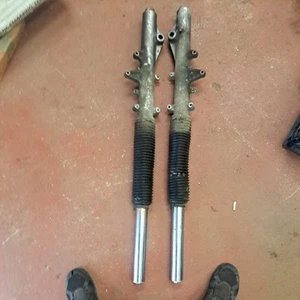 Genuine Triumph Tiger 955i 2001-2006 front forks - Picture 1 of 2