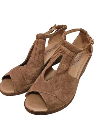 Journee коллекции новый с Ярлыками Journee коллекции женщин лодыжки ремень на танкетке - 8,5, желтовато-коричневый - Изображение 1 из 4