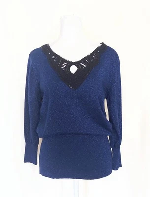 August 真丝大号蓝色闪光镂空亮片领 3/4 袖针织上衣 — 第 1/4 张图片