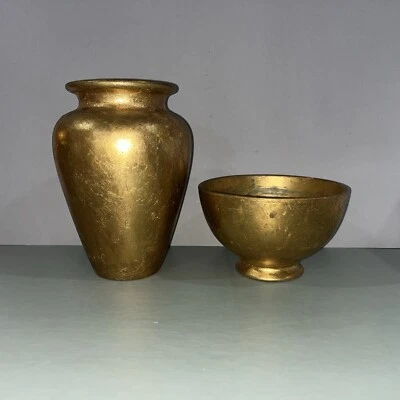 Jarrón y cuenco grande de terracota, acabado dorado Foto 1 de 4