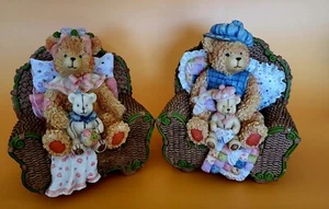 Hobby Lobby Buchstützen mit Teddybären in Stühlen, 7" hoch, aus Harz - Bild 1 von 3