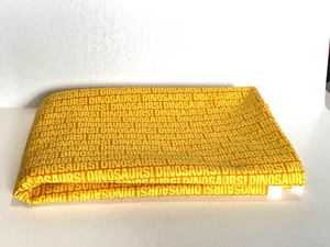 3 Yards Baumwolle Michael Miller Stoff DINOSAURIER Wort gelb Nähen Steppen - Bild 1 von 3