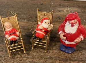 Seltener Vintage Weihnachtsmann aus Kunststoff. Mrs Clause & Schaukelstuhl 3,5”, 4” - Bild 1 von 4