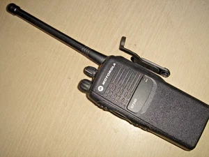 Motorola GP340 VHF 136-174MHz c/w antenna, battery & beltclip - Zdjęcie 1 z 7