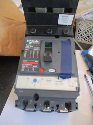 SCHNEIDER NSX100F MGP0633X TM63D 63 AMP ADJUSTABLE MCCB CIRCUIT BREAKER - Image 1 of 4