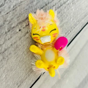 Little Live Pets Scruff Surprise Vet Rescue Family Mini Yellow Pink Fuzzy Zebra - Bild 1 von 7