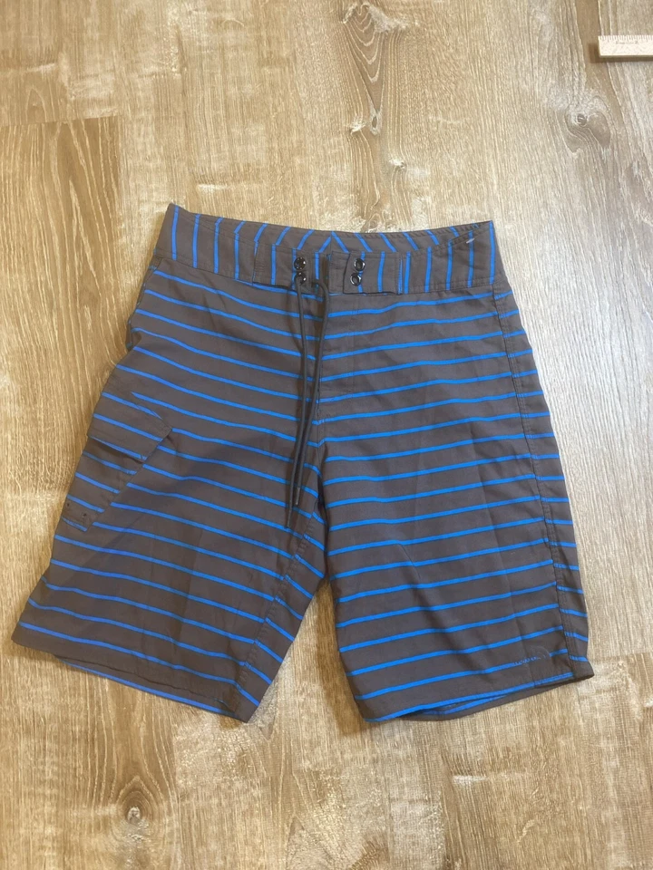 Bermuda de natação THE NORTH FACE masculina 32 cinza azul listrada leve em excelente estado usado - Imagem 1 de 4