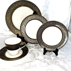 MIKASA MOUNT HOLYOKE DINNERWARE - 5-PIECE PLACE SETTING - 8 AVAILABLE - Picture 1 of 5