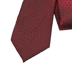 Corbata de Seda Van Heusen Para Hombre Larga 62.5” Borgoña Geométrica Preppy Formal Ajustada Nueva - Imagen 1 de 3
