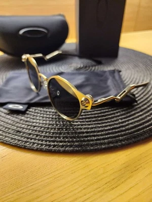 Lente polarizada Oakley Deadbolt de metal con marco de titanio negra Prizm totalmente nueva Foto 1 de 4