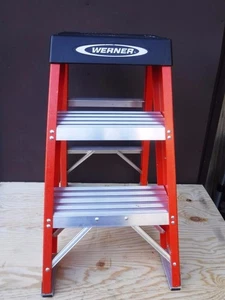 NEW Werner SSF03 Step Stool Stand Ladder 375 lb. Rated Fiberglass FAST SHIP - Picture 1 of 1