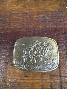 Smith and Wesson - The Horse Thief Gunfight Western Cowboy VTG 1981 Belt Buckle - Picture 1 of 9