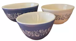 3 PYREX Colonial Mist Nesting Mixing Bowls 401, 402, 403 Blue & White Daisies - Picture 1 of 24