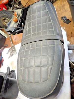 Honda CB350F 1974 cuatro asientos/silla de montar Foto 1 de 4
