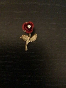 Vintage Rose Pin Flower Gold Tone Clear Rhinestone Metal Red - Picture 1 of 2