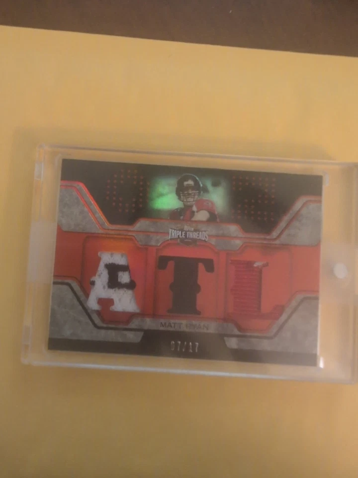 Parche reliquia Matt Ryan Topps Triple Threads 2008 rojo novato RC #4/17 Falcons Foto 1 de 2