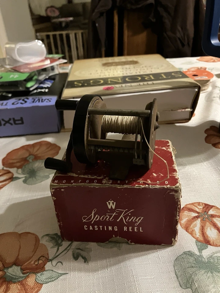 Carrete de fundición vintage Montgomery Ward Sport King 69-60-6306 caja original años 50 EE. UU. Foto 1 de 4