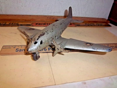 Hecho en EE. UU. Marx Wyandotte 2 hélices avión de acero prensado DC-3 Foto 1 de 3