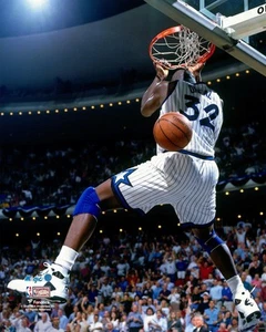 ShaquilLEO'Neal Orlando Magic UnSignd Wht Jersey Two Handed Reverse Dunk Photo - Picture 1 of 1