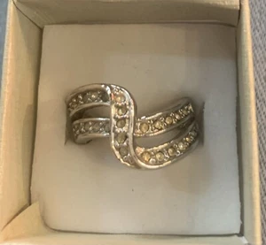 Vintage Costume Jewellery Ring - Picture 1 of 2