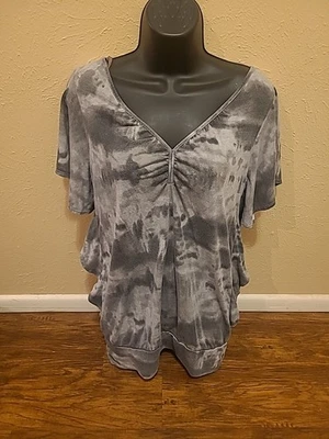Camisa Energie Mujer Grande Gris Tie Dye Manga Corta Informal Blusa Cuello en V Volantes Foto 1 de 4