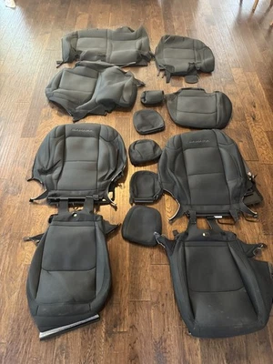 Fundas de asiento de tela OEM para Jeep Wrangler Sport, Willys y Sahara 2018-2023 Foto 1 de 4