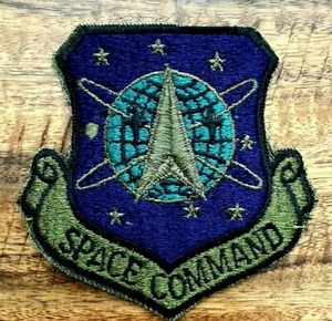 Uno--Insignia del Comando Espacial de la Fuerza Aérea de los Estados Unidos de la USAF parche tenue borde cortado-OFERTA - Imagen 1 de 2