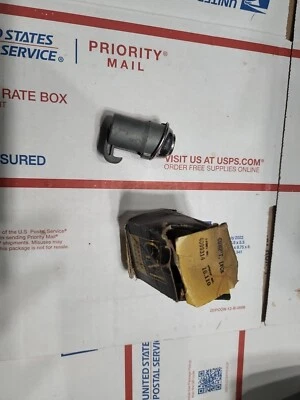 Conjunto de bloqueo de compartimento de guantes para camionetas Chevrolet GM 1940-1954 4099314 OEM NUEVO DE STOCK  Foto 1 de 4