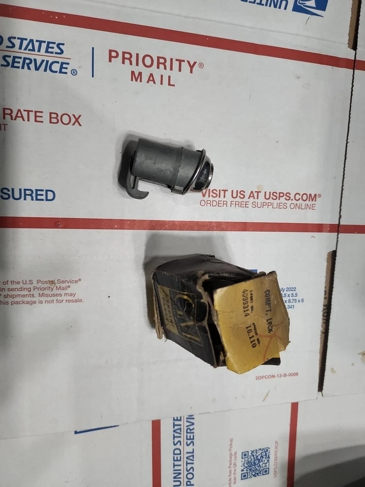 Conjunto de bloqueo de compartimento de guantes para camionetas Chevrolet GM 1940-1954 4099314 OEM NUEVO DE STOCK  Foto 1 de 4