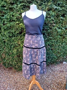 Vintage 1970s Tiered Below Knee floral Skirt Small Boho Peasant Cottagecore - Picture 1 of 14
