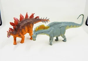 Figuras de dinosaurios Battat Boston Science Museum Amargasaurus y Stegosaurus - Imagen 1 de 11