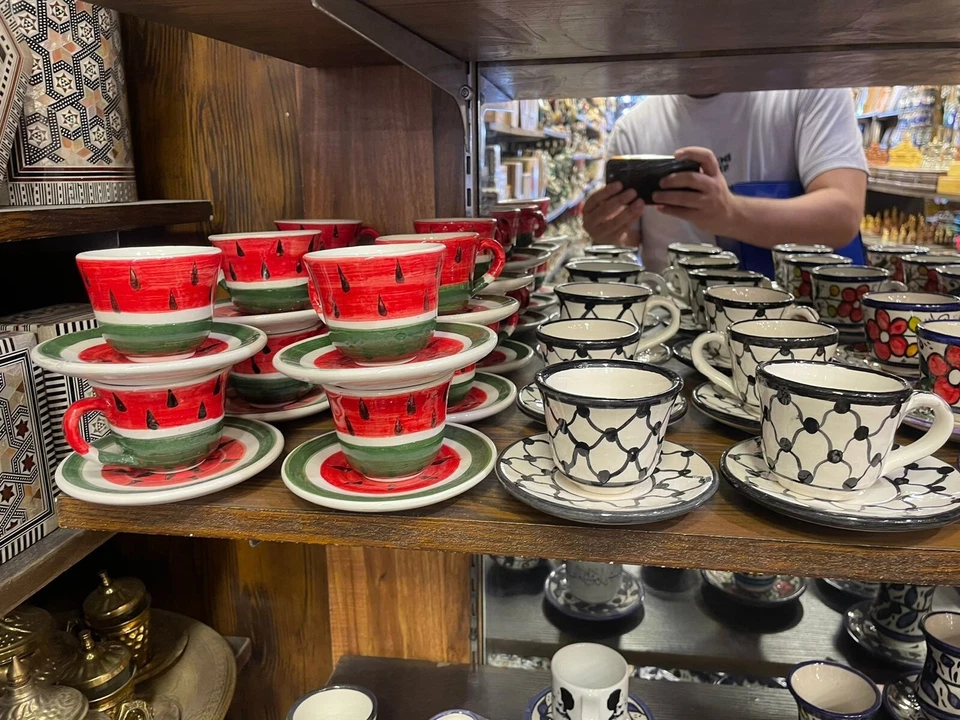 Juego de tazas y platillos de café de cerámica palestina hechos a mano - cerámica colorida - Foto 1 de 4