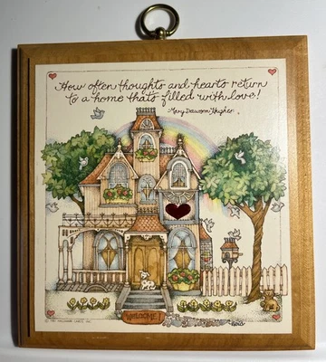 Placa de pared de madera de bienvenida sello 1981 con escena de casa hogareña, corazones y frase Foto 1 de 3
