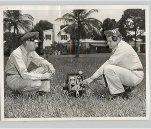 US AIR FORCE Officers Using SOUND LEVEL METER in Palm Beach FL 1954 Press Photo - Picture 1 of 2