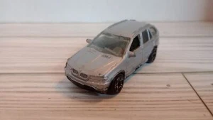 Coche diecast MotorMax BMW X5 SUV plateado #6025 1:64 - Imagen 1 de 7