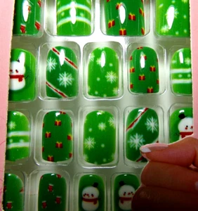 Arte en uñas uñas uñas verde, Navidad, regalos, copos de nieve, muñecos de nieve, pegamento corto - Imagen 1 de 2