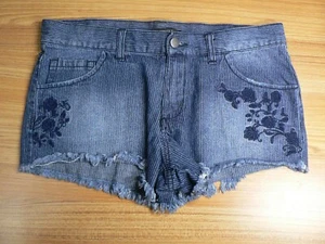 =FOREVER 21 PANTALONCINO DENIM A RIGHE BLU DONNA TG 27 (32X2,5) - VITA BASSA - RICAMATO - Foto 1 di 7