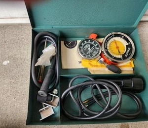 Vintage Allstate Vacuum Gauge and Compression Testers in Metal Box - Foto 1 di 10