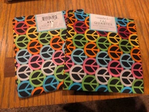 Lit Of 2 - Peace Signs Onyx 100% Cotton Fabric Fat Quarter - Picture 1 of 5
