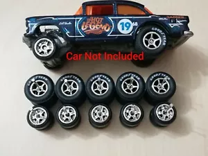 RUOTE CALDE 5 RUOTE IN GOMMA RAGGI PNEUMATICI 5 SET 1/64 TAGLIA CHEVY GASSER New Match - Foto 1 di 5