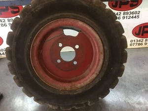 4 Watt Bolzenrad 4,00-8 Vollreifen X Schlepper / Wagen / Gabelstapler usw £40 + MwSt. - Bild 1 von 5