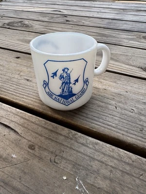 Taza de colección de la Guardia Nacional Aérea de Virginia Occidental de la USAF Foto 1 de 4