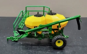 1/64 Ertl John Deere 1900 Commodity Cart - Picture 1 of 9
