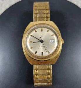 Vintage 1971 Timex Gold Tone 21 Jewels Date WR 33mm Watch 665607571 Runs - Picture 1 of 4