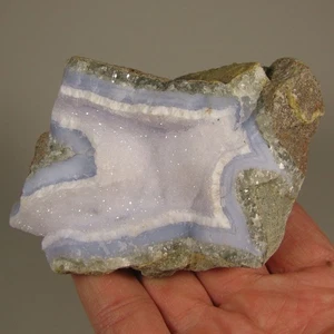 Racimo de cristales de ágata de encaje azul druzy de 3,4" en roca matriz - Malawi - Imagen 1 de 9