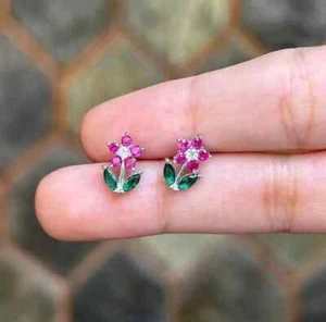 Aretes redondos de 2 quilates simulados con flor de rubí rosa de 12 mm enchapados en oro blanco de 14 k - Imagen 1 de 5