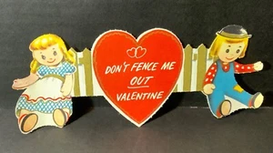 VTG Die Cut Valentine Card Boy & Girl “Don’t Fence Me Out” 8” Wide Gold Fence - Picture 1 of 2