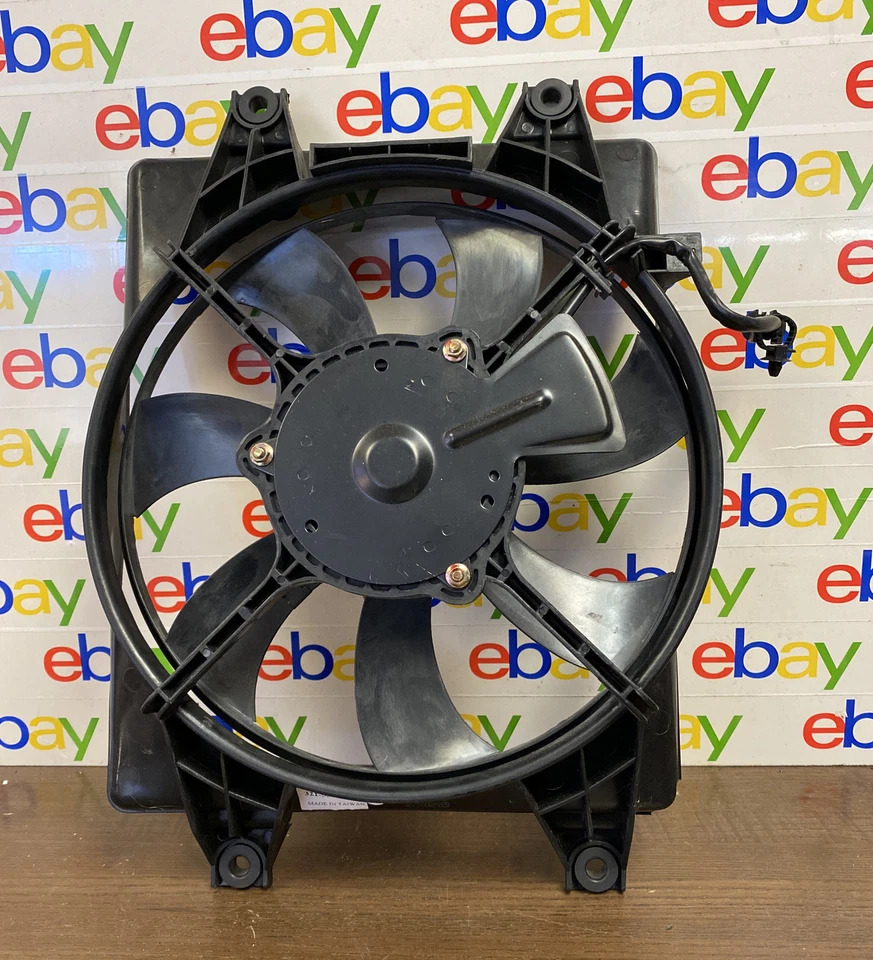 Ventilador condensador aire acondicionado manual Hyundai Accent 2000-2003 1,5 L 4 cilindros Foto 1 de 4