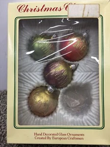 Schachtel mit 4 Weihnachtsklassikern handverzierte Glasornamente europäische Handarbeit - Bild 1 von 5